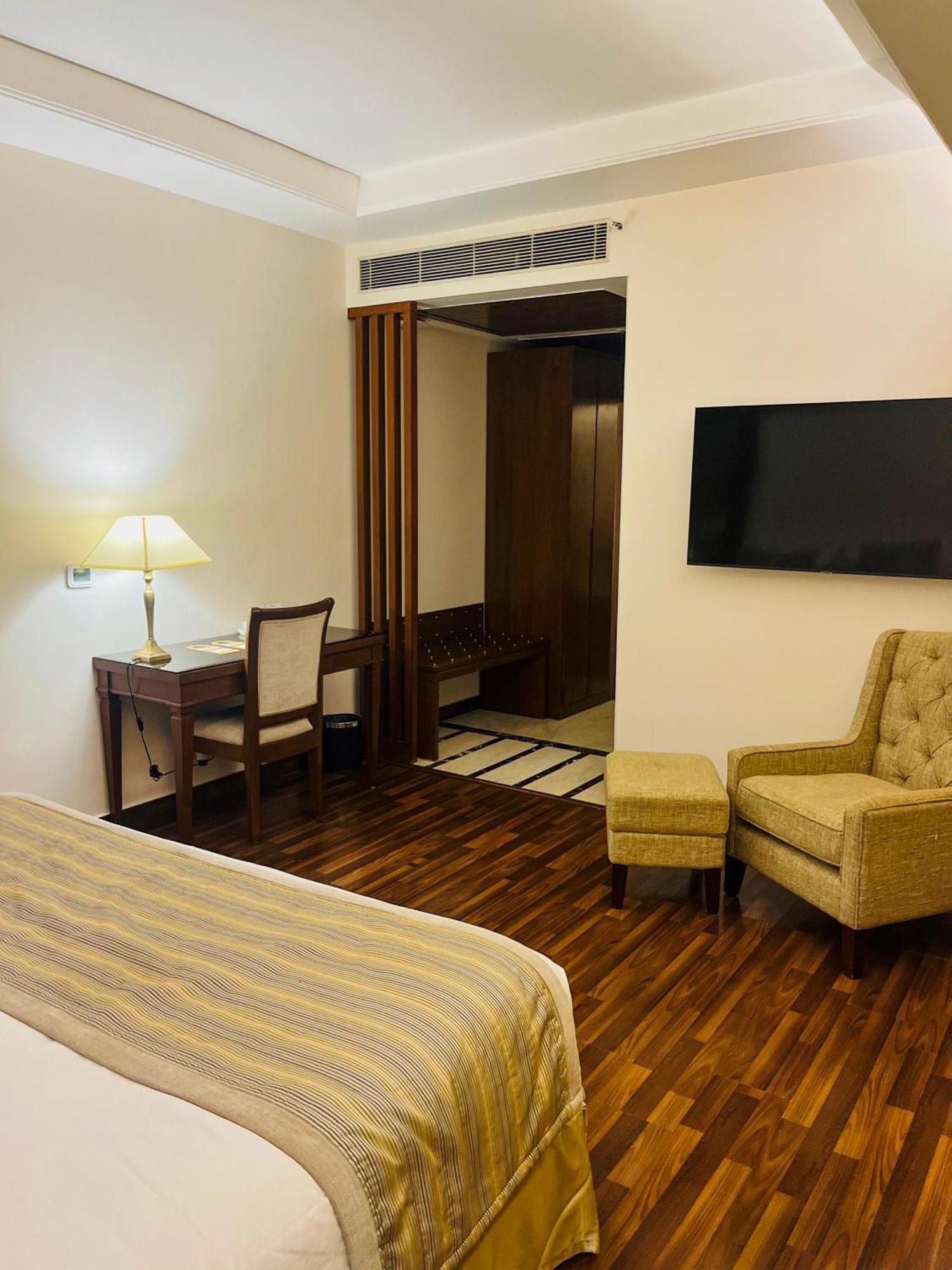 Hotel Home In By Amrik Sukhdev Sonipat Dış mekan fotoğraf